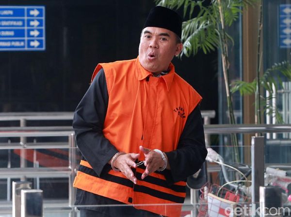 Diperiksa KPK, Begini Gaya Heboh Bupati Nonaktif Jepara