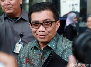 Eks Deputi Gubernur BI Diperiksa KPK Soal Bank Century Eks Deputi Gubernur BI Diperiksa KPK Soal Bank Century