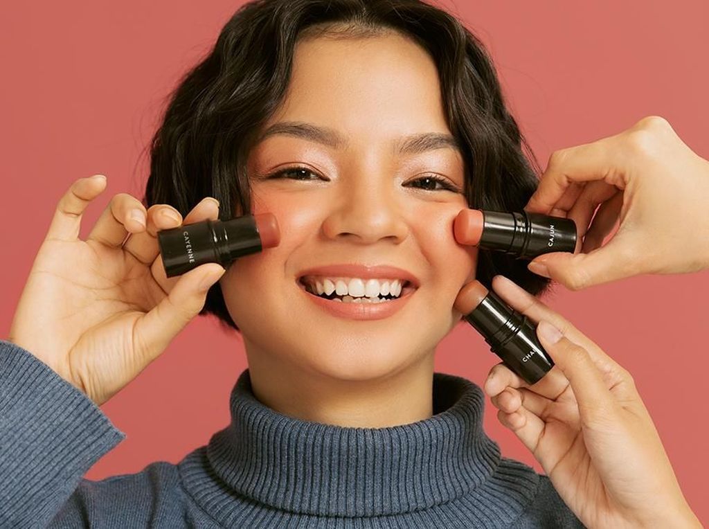 Rollover Reaction Rilis Blush On dengan Efek Merona Seperti Habis Makan Pedas Rollover Reaction Rilis Blush On dengan Efek Merona Seperti Habis Makan Pedas