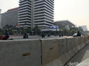 Jalan Sekitar Bawaslu Tutup, Aktivitas Orang Kantoran Masih Normal