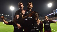 Dalam pertandingan di Stadio Paolo Mazza, Senin (27/5/2019) dinihari WIB, kemenangan Milan tak didapat dengan mudah. Milan unggul dua gol lebih dulu via Hakan Calhanoglu dan Franck Kessie pada babak pertama. Tullio M. Puglia/Getty Images.