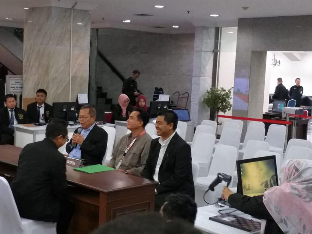 Sambangi MK, TKN Konsultasi Soal Jadi Pihak Terkait Sengketa Pilpres Sambangi MK, TKN Konsultasi Soal Jadi Pihak Terkait Sengketa Pilpres