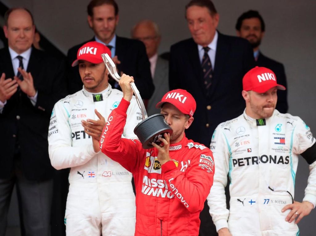 Finis Kedua, Vettel Maksimalkan Senggolan Verstappen-Bottas Finis Kedua, Vettel Maksimalkan Senggolan Verstappen-Bottas