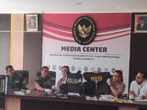 Dipakai Perusuh, Rompi Antipeluru Bertuliskan Polisi Ternyata Dijual Bebas Dipakai Perusuh, Rompi Antipeluru Bertuliskan Polisi Ternyata Dijual Bebas
