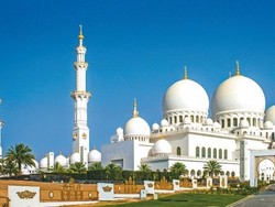 Keren! Masjid Ini Bagikan 30.000 Paket Makanan Gratis Tiap Hari Selama Ramadhan