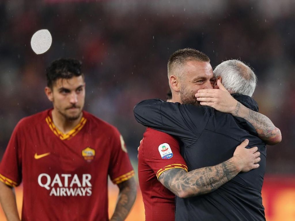Air Mata Perpisahan Ranieri dan Roma Air Mata Perpisahan Ranieri dan Roma