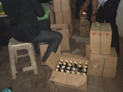 Polisi Sita Ratusan Botol Miras di Warung Jamu di Bekasi