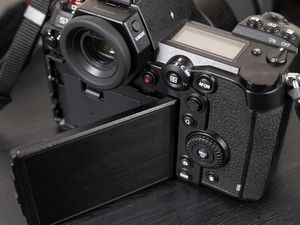 Lumix S1R, Mirrorless Full Frame Panasonic untuk Profesional Lumix S1R, Mirrorless Full Frame Panasonic untuk Profesional