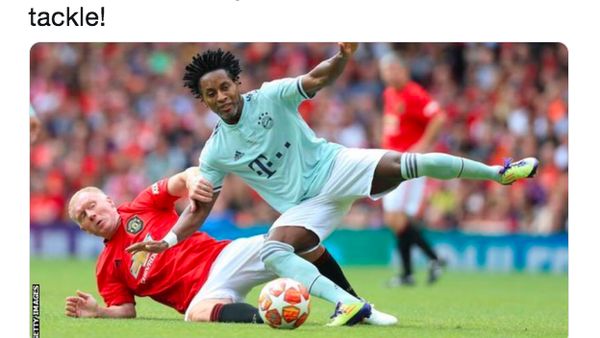 Medsos Ramai Bahas Umpan David Beckham dan Tank Jaap Stam