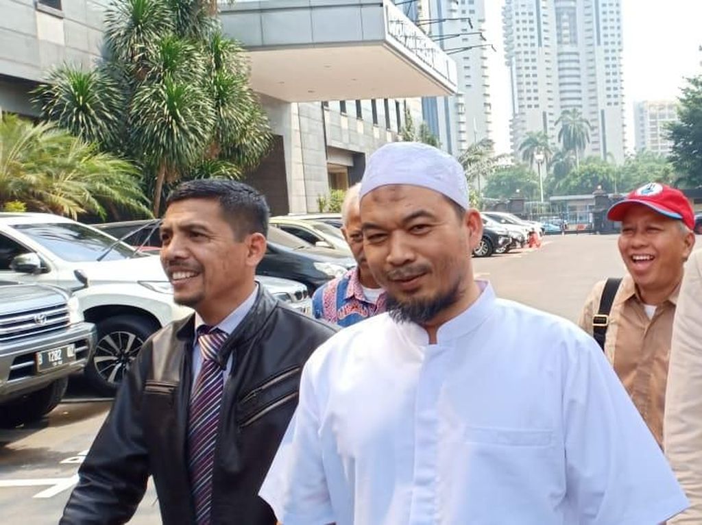 Jadi Saksi Eggi Sudjana, Ustaz Sambo Diperiksa di Polda Metro Jadi Saksi Eggi Sudjana, Ustaz Sambo Diperiksa di Polda Metro