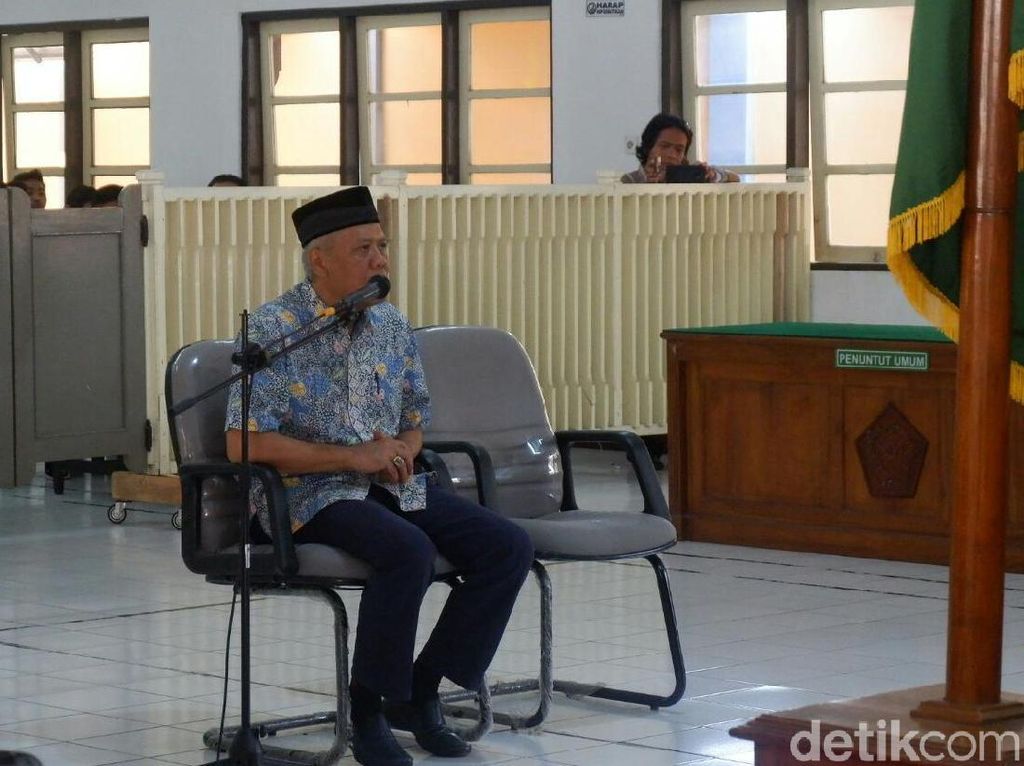 Sidang Mafia Bola: Mbah Putih Sering Dibujuk Menangkan Klub Sejak 2010 Sidang Mafia Bola: Mbah Putih Sering Dibujuk Menangkan Klub Sejak 2010