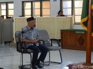 Sidang Mafia Bola: Mbah Putih Sering Dibujuk Menangkan Klub Sejak 2010 Sidang Mafia Bola: Mbah Putih Sering Dibujuk Menangkan Klub Sejak 2010