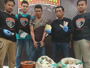 Dua Pembuat Petasan di Lumajang Diringkus, 309 Mercon Disita Dua Pembuat Petasan di Lumajang Diringkus, 309 Mercon Disita
