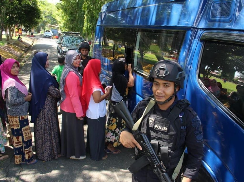 Naik Rp 200 M, Penukaran Uang Lebaran di Aceh Capai Rp 1,6 T Naik Rp 200 M, Penukaran Uang Lebaran di Aceh Capai Rp 1,6 T