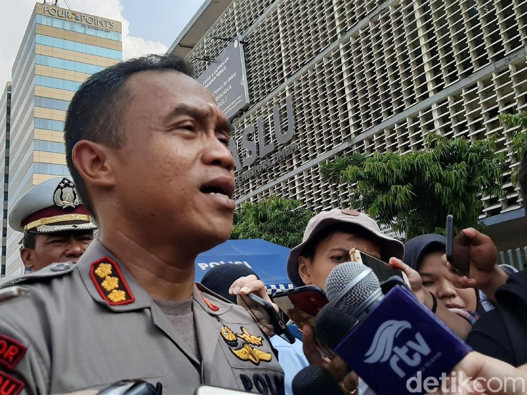 Polisi: Pengemudi Koboi Andy Wibowo Sudah Miliki Senpi Selama 5 Tahun Polisi: Pengemudi Koboi Andy Wibowo Sudah Miliki Senpi Selama 5 Tahun