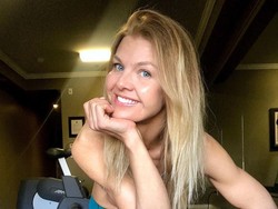 Wanita Ini Cetak Rekor Dunia: Planking 4 Jam Nonstop, Sikunya Sampai Terluka