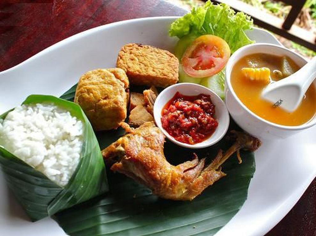 Mari Bukber Dengan Menu Autentik Khas Sunda di 5 Restoran Ini Mari Bukber Dengan Menu Autentik Khas Sunda di 5 Restoran Ini