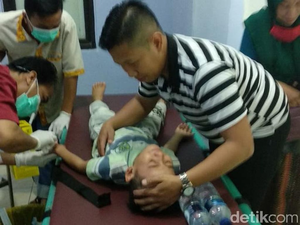 Terjepit Eskalator di Grand Mall Maros, Tangan Bocah Nauval Luka Parah Terjepit Eskalator di Grand Mall Maros, Tangan Bocah Nauval Luka Parah