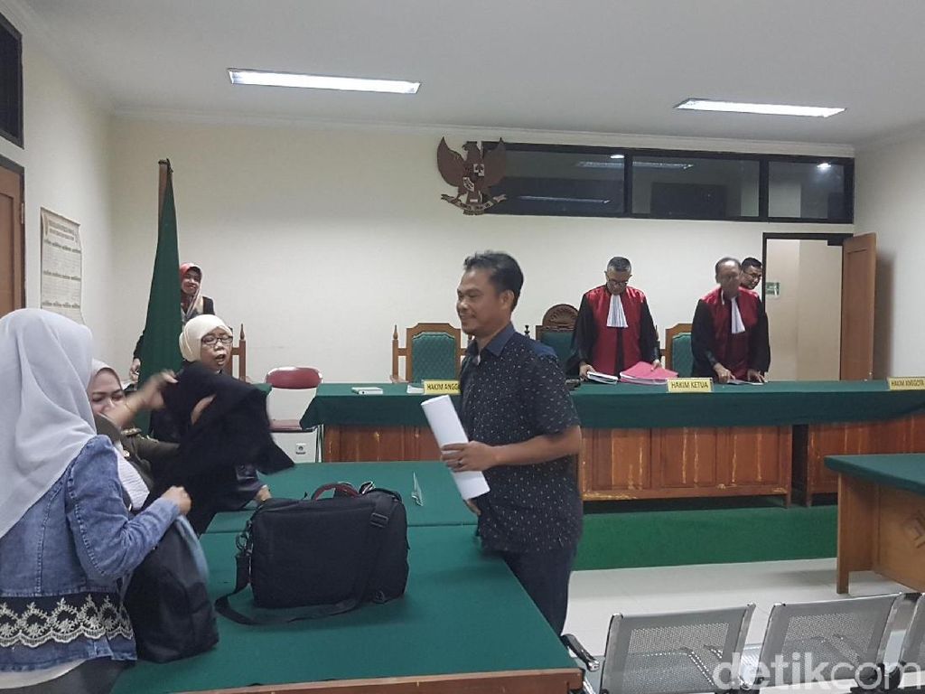 Pencoblos 50 Surat Suara Prabowo di Serang Dituntut Hukuman Percobaan Pencoblos 50 Surat Suara Prabowo di Serang Dituntut Hukuman Percobaan