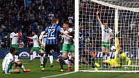 Tak butuh waktu lama, Atalanta langsung menyamakan kedudukan menjadi 1-1 lewat sontekan simpel Duvan Zapata di muka gawang Sassuolo di menit ke-35.