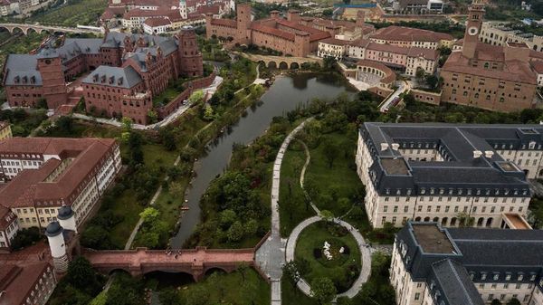 Ini Lho Jeroan Pabrik Huawei di China