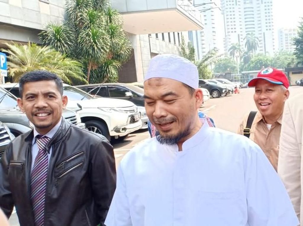 Sempat Tak Hadiri Panggilan Pertama, Ustaz Sambo: Jangan Sampai Diciduk Sempat Tak Hadiri Panggilan Pertama, Ustaz Sambo: Jangan Sampai Diciduk
