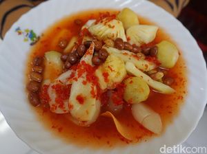 Asam Pedas Segar, Asinan Buah dan Sayur Lengkap di Kedai Legendaris Ini Asam Pedas Segar, Asinan Buah dan Sayur Lengkap di Kedai Legendaris Ini