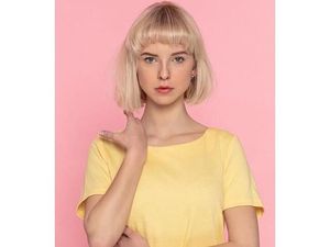 Pesona Model Cantik yang Dihujat karena Rusak Patung Bersejarah Demi Konten Pesona Model Cantik yang Dihujat karena Rusak Patung Bersejarah Demi Konten