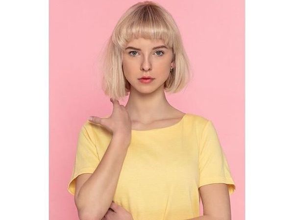 Pesona Model Cantik yang Dihujat karena Rusak Patung Bersejarah Demi Konten