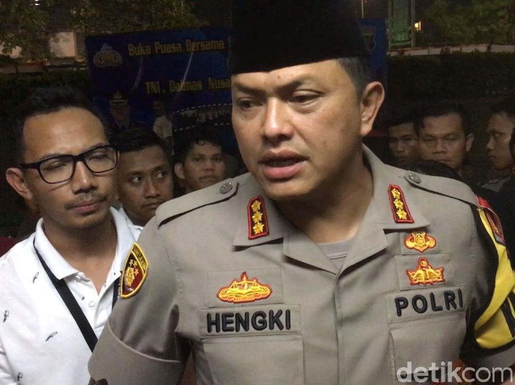 Polisi: Eks Tentara AS Jerry D Gray Ikut Aksi 22 Mei, Stand By di Sarinah Polisi: Eks Tentara AS Jerry D Gray Ikut Aksi 22 Mei, Stand By di Sarinah