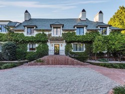 Mengintip Rumah Adam Levine di Beverly Hills yang Dijual Rp 647 M