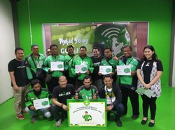 Abang Go-Jek Sering Raih Bintang 5, Siap-siap Dikirimi Hadiah ke Rumah