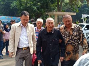 Polisi Tunda Pemeriksaan Permadi soal Revolusi karena Alasan Kesehatan Polisi Tunda Pemeriksaan Permadi soal Revolusi karena Alasan Kesehatan