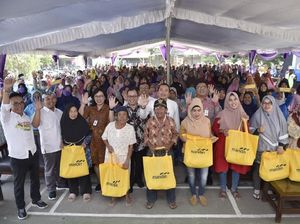 Gandeng Bank Mandiri, Kemendes Gelar Pasar Sembako Murah di Karawang
