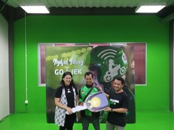 Motor Raib Saat Antar Go-Food, Ojol Ini Dapat Motor Baru dari Go-Jek