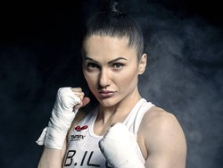 Petinju Wanita Dunia Bikin Heboh, Ditampar Setelah Mendadak Cium Bibir Lawan