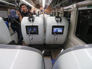 Menjajal Sensasi Mudik Pakai Sleeper Train Rasa Pesawat Menjajal Sensasi Mudik Pakai Sleeper Train Rasa Pesawat