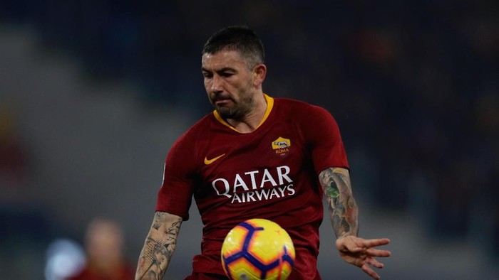 ROME, ITALY - FEBRUARY 03:  Aleksandar Kolarov of AS Roma in action during the Serie A match between AS Roma and AC Milan at Stadio Olimpico on February 3, 2019 in Rome, Italy.  (Photo by Paolo Bruno/Getty Images)