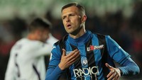 Josip Ilicic melengkapi trio Atalanta di daftar ini. Sebanyak 12 gol dan tujuh assist menjadi kontribusi penyerang Slovenia itu dalam 31 penampilannya yang membantu La Dea mewujudkan sejarah dengan tampil di Liga Champions musim depan. Foto: Alessandro Sabattini/Getty Images