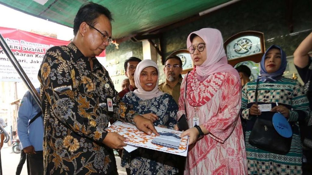 Korban Kebakaran Terima Bantuan Korban Kebakaran Terima Bantuan