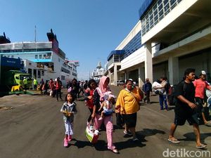 Pelabuhan Tanjung Perak Mulai Disesaki Pemudik dari Luar Pulau
