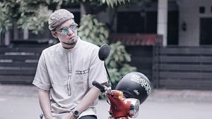 8 Baju Koko Kekinian untuk Lebaran Ala Teuku Wisnu hingga Dimas Seto