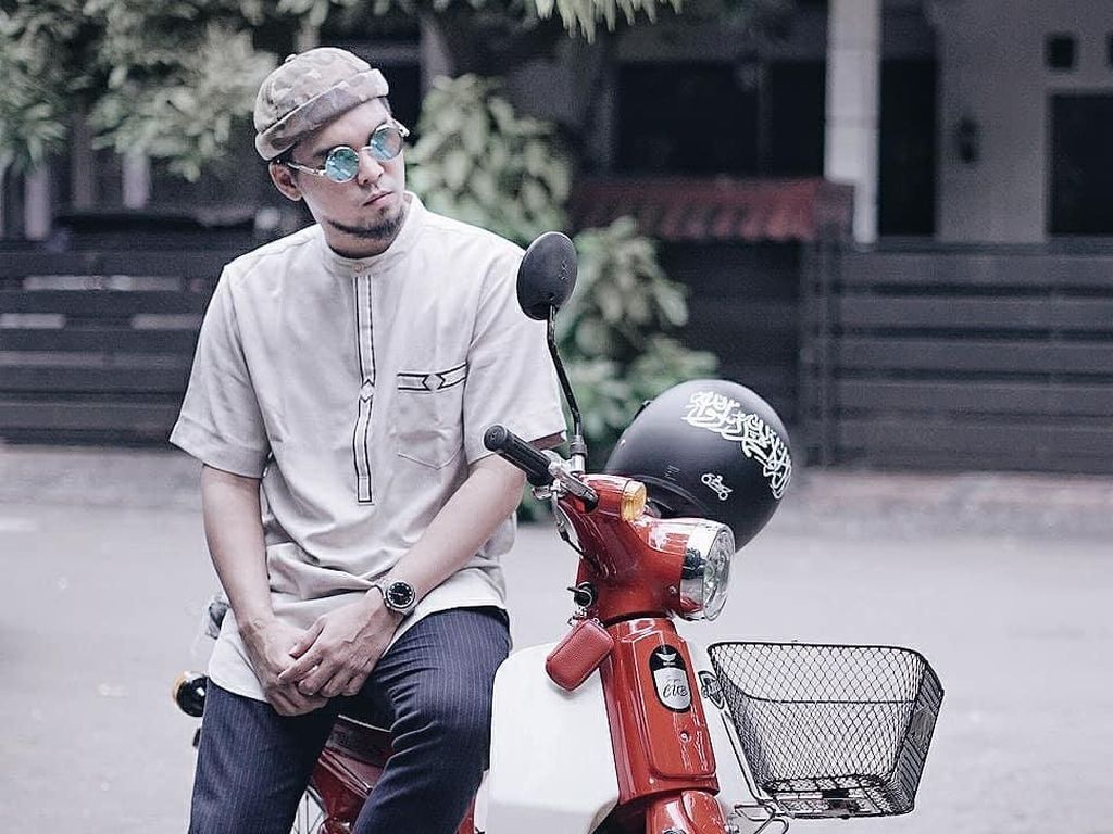 8 Baju Koko Kekinian untuk Lebaran Ala Teuku Wisnu hingga Dimas Seto 8 Baju Koko Kekinian untuk Lebaran Ala Teuku Wisnu hingga Dimas Seto