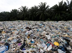 Malaysia Kembalikan Kiriman 3 Ribu Ton Sampah Plastik ke 14 Negara
