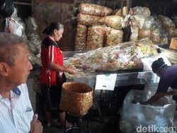Mudik Lewat Bojonegoro, Jangan Lupa Beli Oleh-oleh Kerupuk Bang Jo