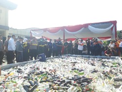 5,5 Kg Sabu dan 78.617 Botol Miras dari Operasi Pekat Dimusnahkan