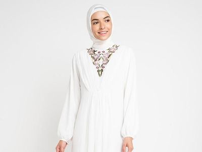 Pilihan 7 Gamis Cantik Warna Putih untuk Tampil Elegan di Hari Lebaran