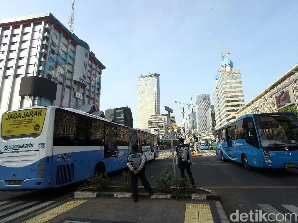 Jalan MH Thamrin Dibuka, 17 Rute TransJakarta Kembali Normal Jalan MH Thamrin Dibuka, 17 Rute TransJakarta Kembali Normal