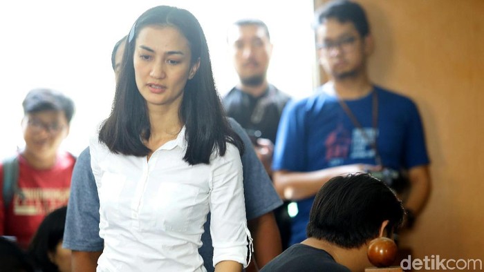 Soal olahraga, Atiqah Hasiholan mengaku suka gonta-ganti (Foto: Grandyos Zafna)