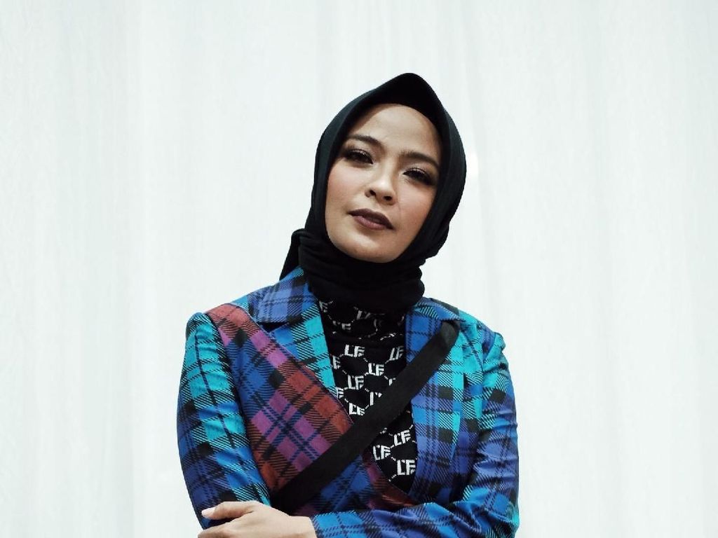 Foto: Ini Cara Bergaya Hijab Rock And Roll Ala Tantri Kotak Foto: Ini Cara Bergaya Hijab Rock And Roll Ala Tantri Kotak